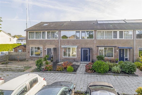 Te koop: Instap-klaar met 4 slaapkamers en een luxe inbouwkeuken !